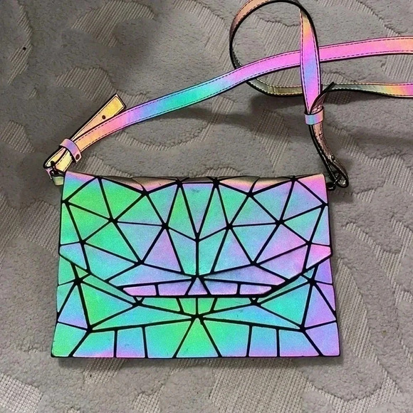 SOLD! Holographic Reflective Geometric Crossbody Bag - Picture 1 of 4